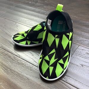 Speedo UV Protection water shoes, the original surf walker,pull tab, rubber sole